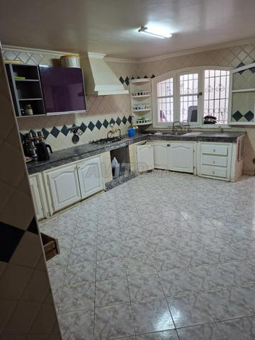 A vendre une jolie villa en face CFC.