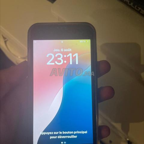 iPhone SE 64 Go 83% négociable - 2
