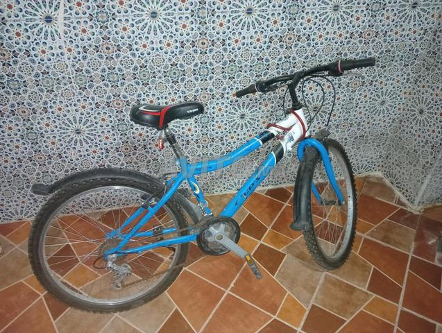 Vélo importé d'Espagne pour garçons 10-14 ans