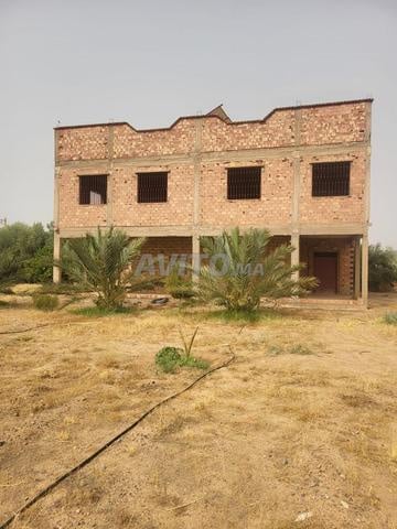 أرض ومزرعة للبيع