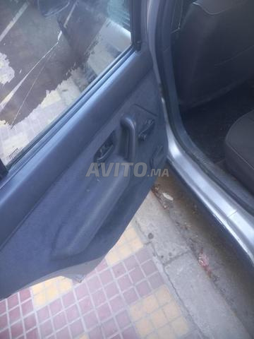 سيارة رينو آر 19 للبيع في طنجة - 2