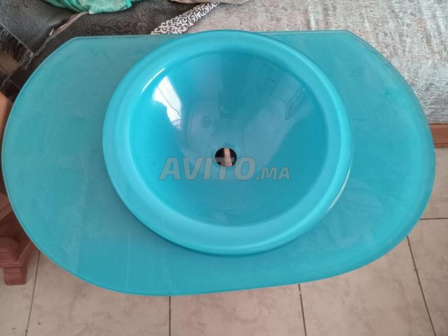 Table en aluminium et lavabo - 2