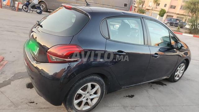 Peugeot 208 Diesel Manuelle 2018 à Marrakech - 2