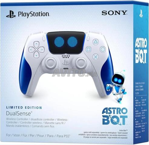 يد تحكم PS5 DualSense Astro Bot محدودة - 2