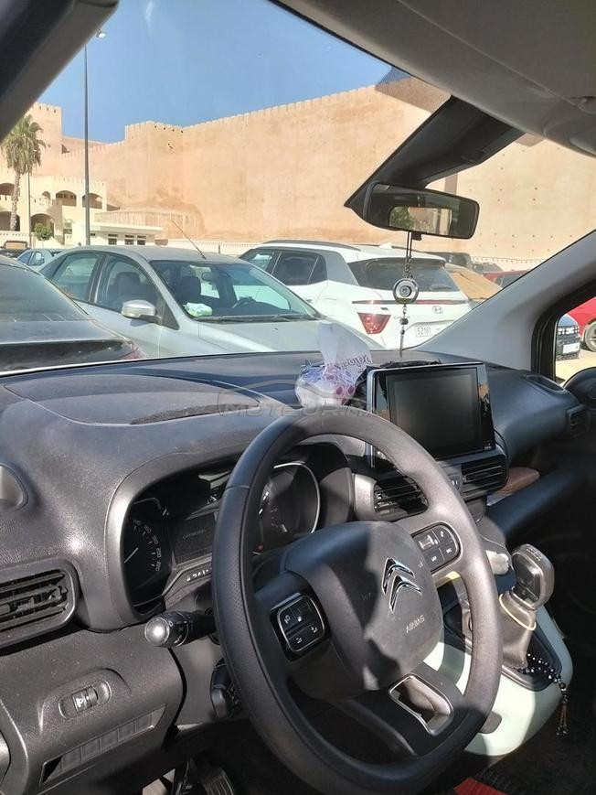 سيارة للبيع 