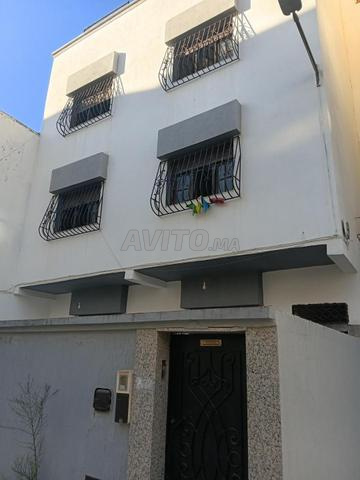عمارة صغيرة للبيع على المحيط