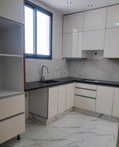 Nouvel appartement dans une résidence composée d'un rez-de-chaussée et de deux étages