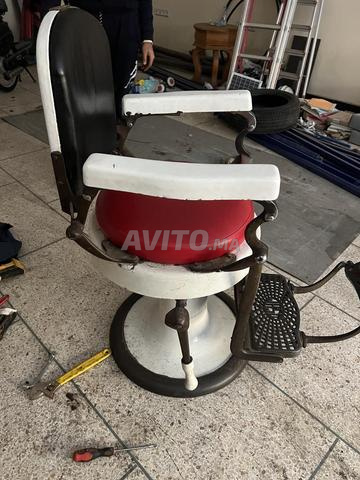 Trois anciens fauteuils de coiffure - 2