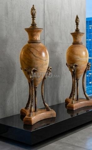 زوج من المزهريات الأثينية من القرن التاسع عشر من الألباستر - 2