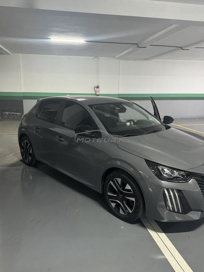 Peugeot 208 Essence Manuelle 2024 à Tanger