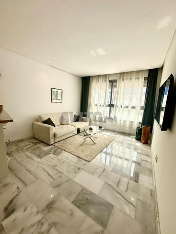 Magnifique studio neuf avec grande terrasse