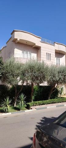 Villa à vendre à Hay Riad près de L'UNICA1