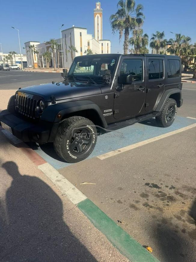 Jeep Wrangler Sahara avec caravane tout terrain
