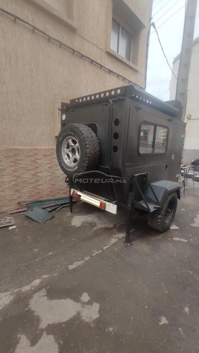 Jeep Wrangler Sahara avec caravane tout terrain