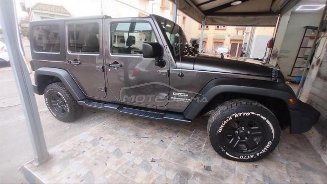 Jeep Wrangler Sahara avec caravane tout terrain
