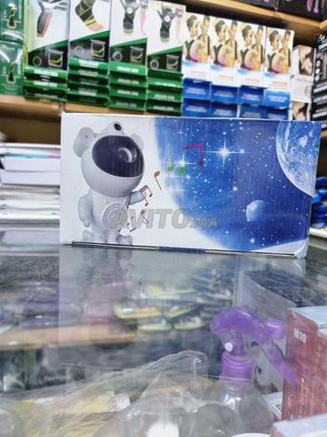 جهاز بروجكتور على شكل رائد فضاء، يضيف لمسة - 2