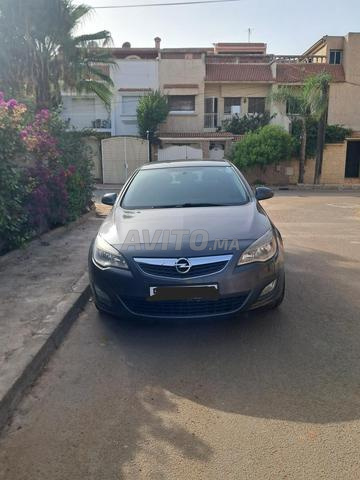 Opel Astra 2012 très bon état - 2