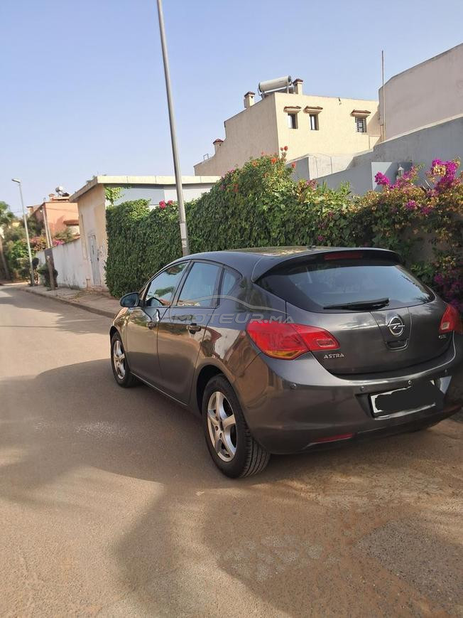 opel astra 2012 trés bon état
