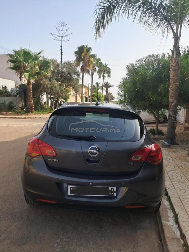 opel astra 2012 trés bon état