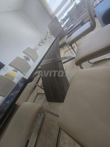 Table à manger avec 8 chaises - 2