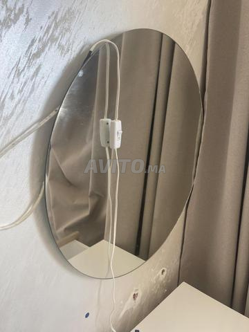 Coiffeuse murale moderne avec miroir LED intégré - 2