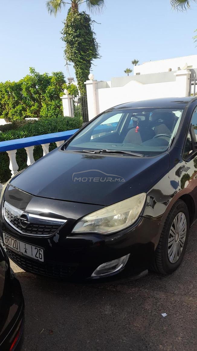 Opel ASTRA modèle 2011 bon état