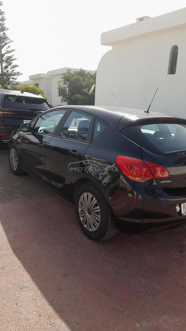 Opel ASTRA modèle 2011 bon état