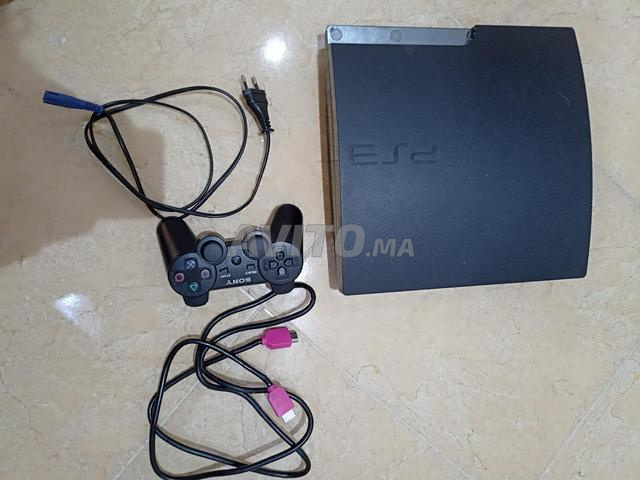PS3 Slim à vendre avec manette originale, et câbles