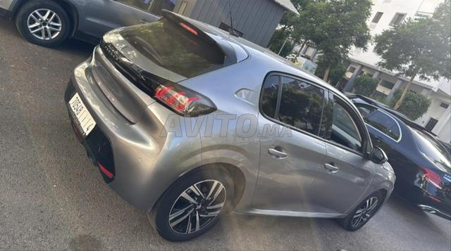 Peugeot 208 Allure 2021