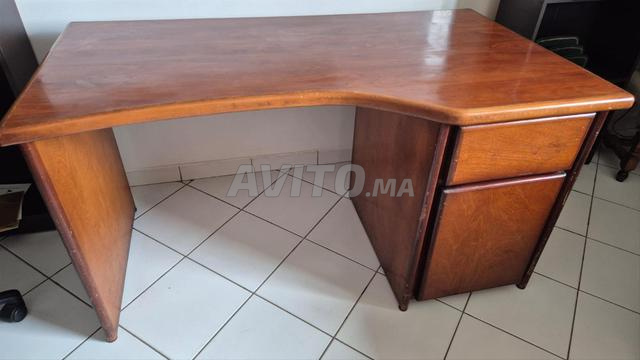 Mobilier de Bureau Robuste (en Bois massif)