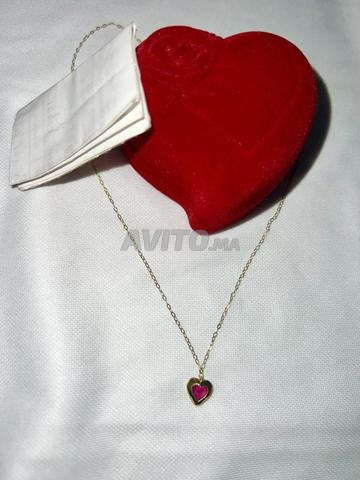 Collier or 18k usage quotidien orné d’une pierre