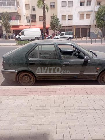 Renault 19 à vendre, nécessite des réparations