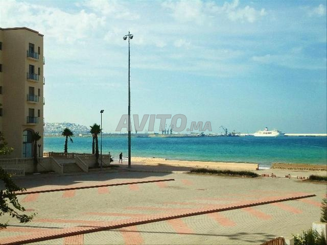 شقة جميلة وسط الكورنيش الرئيسي أمام البحر الأزرق