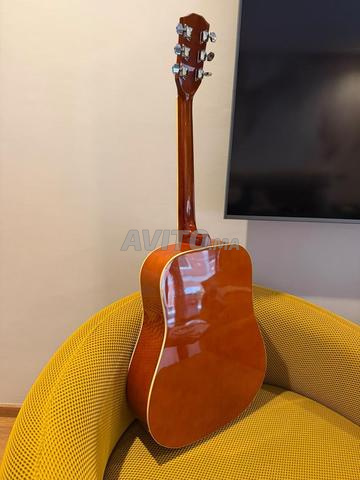 بيع قيثارة فوك بحالة جيدة جداً. - 2