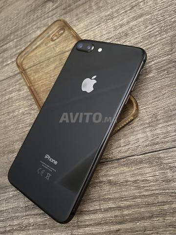 iPhone 8 64Go – Très bon état – Batterie 72