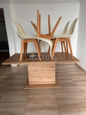 Table extensible 180 à 210 avec 6 chaises