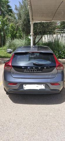 فولفو V40 اليد الأولى - 2