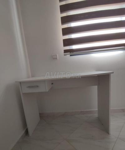 Bureau blanc avec tiroir – Pratique et compact - 2
