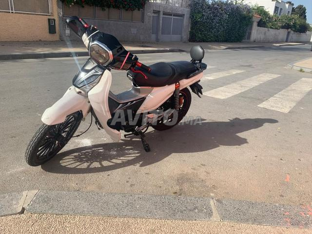 Moto propre modèle 2023 125 cc - 2