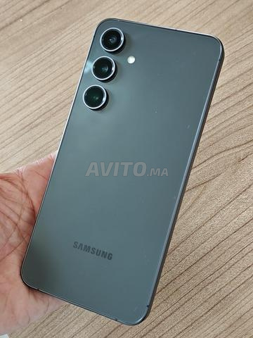 جالاكسي S24 في 5G 8 جيجا/128 جيجا/50 ميجا بكسل جديد جداً