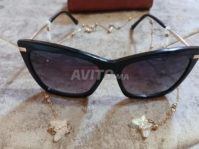 نظارات نسائية SU.VI Eyewear، وهي ماركة ذه القطعة
