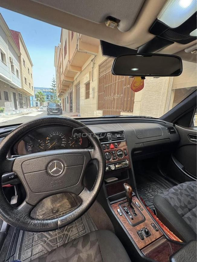Mercedes classe c 220 CDI modele 1999 diwana 2011