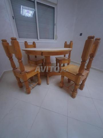 طاولة صنع نجار
