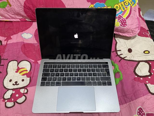 MacBook Pro 2016 i5 8Go 250Go Retina Touch Bar