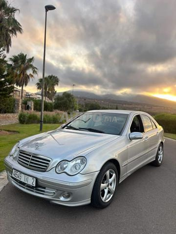Mercedes-Benz 220 Diesel Automatique 2004 à Nador