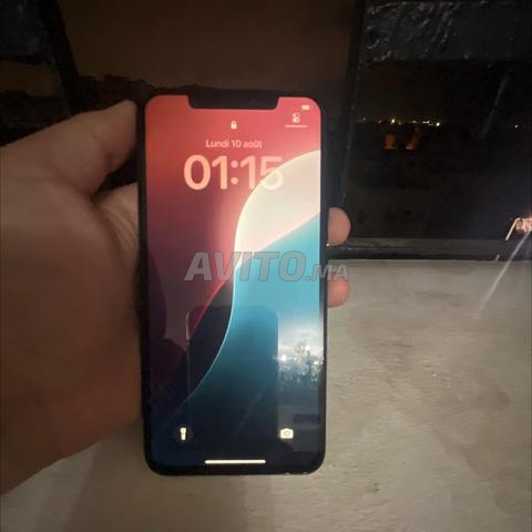 Téléphone portable, état de la batterie moyen - 2