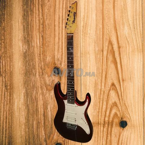 جيتار كهربائي Ibanez لون أحمر داكن HSS