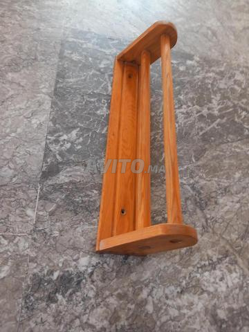 حامل مناشف خشبي أحمر مستورد - 2