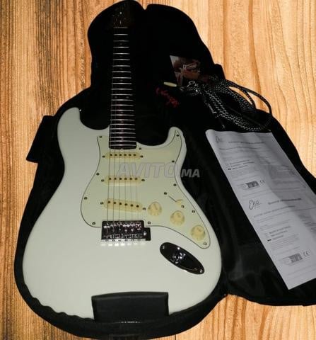 Pack Guitare électrique Eko ST300 SSS - 2