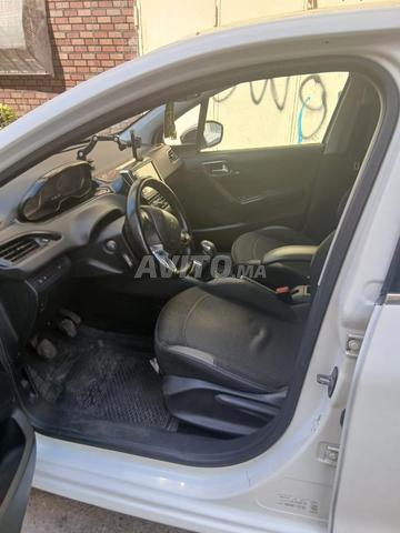 Peugeot 208 2017 à Casablanca - 2